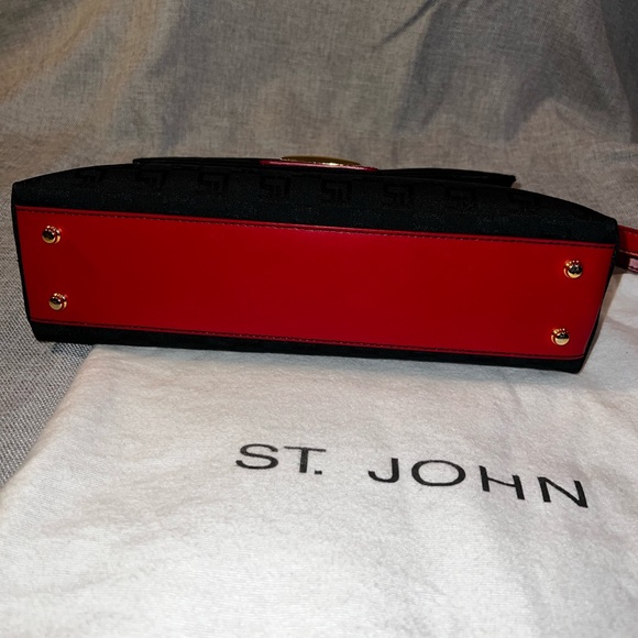 Classic St. John Red Leather and Logo Print Shoulder Bag - Picture 5 of 8